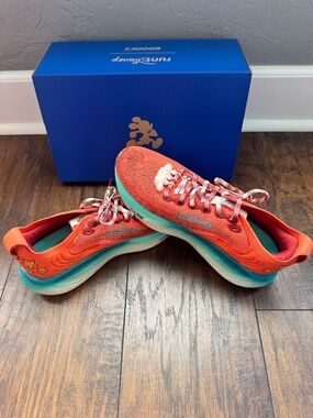 Brooks Moana Sneakers NWT Women’s 10
